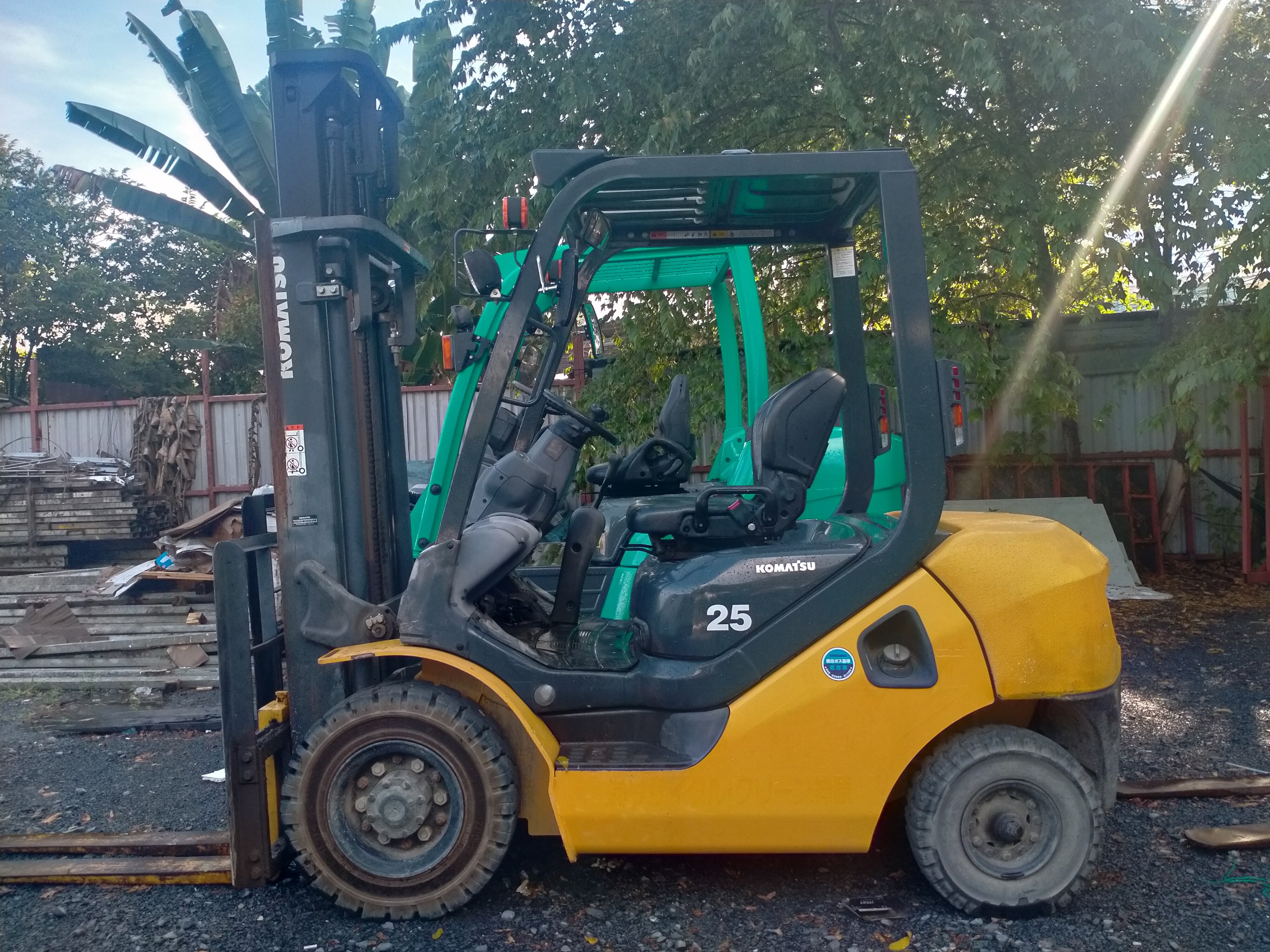 Cho thuê Xe nâng Komatsu FD25C-17 số cơ.jpg (1.14 MB)